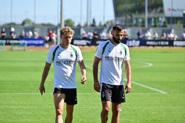 28.07.2026; Moenchengladbach; Fussball, Herren, Saison 2026 2027, Training Borussia Moenchengladbach v. li. Robin Hack (Gladbach), Franck Honorat (Gladbach) DFL regulations prohibit any use of photographs as image sequences and or quasi-video. ista-Borussia-Park NRW Deutschland *** July 28, 2026, Mönchengladbach Soccer, Men s, 2026–2027 Season, Borussia Mönchengladbach Training: From left, Robin Hack (Gladbach), Franck Honorat (Gladbach). DFL regulations prohibit any use of photographs as image sequences and or quasi-video content at Borussia Park, North Rhine-Westphalia, Germany