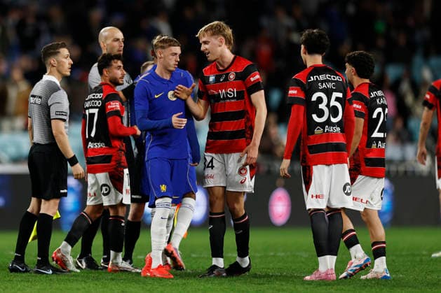 SOCCER CHELSEA WANDERERS, Cole Palmer of Chelsea shakes hands with Wanderers players after the Sydney Super Cup match between Chelsea FC and the Western Sydney Wanderers FC at Accor Stadium in Sydney, Tuesday, July 28, 2026. ( NO ARCHIVING, EDITORIAL USE ONLY SYDNEY NEW SOUTH WALES AUSTRALIA  Copyright: xMARKxEVANSx 20260728128330085642