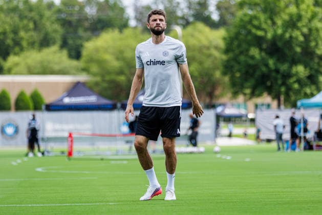 CHARLOTTE, NORTH CAROLINA - JULY 27, 2026: Thomas Müller of the MLS, Fussball Herren, USA All-Stars warming up during the 2026 MLS All-Star training at the Atrium Health Performance Park in Charlotte, North Carolina. (Photo by Dennis Rojas Di Sports Photo Agency) Charlotte Atrium Health Performance Park North Carolina Copyright: xDennisxRojasx