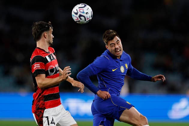 SOCCER CHELSEA WANDERERS, Aaron Anselmino of Chelsea heads the ball during the Sydney Super Cup match between Chelsea FC and the Western Sydney Wanderers FC at Accor Stadium in Sydney, Tuesday, July 28, 2026. ( NO ARCHIVING, EDITORIAL USE ONLY SYDNEY NEW SOUTH WALES AUSTRALIA  Copyright: xMARKxEVANSx 20260728171222630018