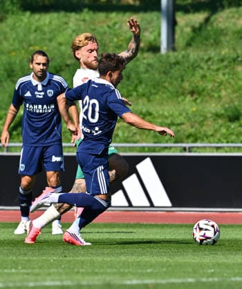 28.07.2026 - Fussball - Saison 2026 2027 - Testspiel Freundschaftsspiel Vorbereitungsspiel - Paris FC - SpVgg Greuther Fürth ( Kleeblatt ) - - Sportfoto Zink - xwoxzix - regulations prohibit any use of photographs as image sequences and or quasi-video - only for editorial use - Maxime Lopez (20, Paris FC) vor Ole Pohlmann (10, SpVgg Greuther Fürth ) *** July 28, 2026 Soccer Season 2026–2027 Exhibition Match Friendly Match Preseason Match Paris FC SpVgg Greuther Fürth Kleeblatt Sports Photo by Zink xwoxzix; regulations prohibit any use of photographs as image sequences and or quasi-video; for editorial use only. Maxime Lopez 20, Paris FC ahead of Ole Pohlmann 10, SpVgg Greuther Fürth