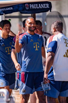 Trainingslager, FC Bayern München am 28.07.2026 in Rottach-Egern Jonathan Tah Hiroki Ito und Rodyse Munienge *** Training camp, FC Bayern Munich on July 28, 2026, in Rottach-Egern: Jonathan Tah, Hiroki Ito, and Rodyse Munienge Copyright: xBahhoxKarax