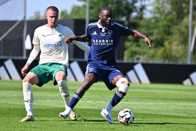 28.07.2026 - Fussball - Saison 2026 2027 - Testspiel Freundschaftsspiel Vorbereitungsspiel - Paris FC - SpVgg Greuther Fürth ( Kleeblatt ) - - Sportfoto Zink - xwoxzix - regulations prohibit any use of photographs as image sequences and or quasi-video - only for editorial use - Brynjar Ingi Bjarnason (25, SpVgg Greuther Fürth ) Lassine Sinayoko (99, Paris FC) *** July 28, 2026 Soccer Season 2026–2027 Exhibition Match Friendly Match Preseason Match Paris FC SpVgg Greuther Fürth Kleeblatt Sports Photo by Zink xwoxzix; regulations prohibit any use of photographs as image sequences and or quasi-video; for editorial use only. Brynjar Ingi Bjarnason 25, SpVgg Greuther Fürth Lassine Sinayoko 99, Paris FC