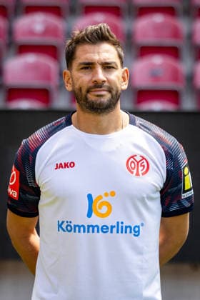 Fussball - Porträttermin 2026 2027 - 1. FSV Mainz 05 - 23.07.26, Nejmeddin Daghfous (Teambetreuer Integration) - 1. FSV Mainz 05, 1.BL, Porträttermin 2026 2027, - *** Soccer Profile Date 2026 2027 1 FSV Mainz 05 23 07 26, Nejmeddin Daghfous, Team Integration Coordinator 1 FSV Mainz 05, 1 Bundesliga, Profile Date 2026 2027,