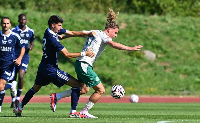 28.07.2026 - Fussball - Saison 2026 2027 - Testspiel Freundschaftsspiel Vorbereitungsspiel - Paris FC - SpVgg Greuther Fürth ( Kleeblatt ) - - Sportfoto Zink - xwoxzix - regulations prohibit any use of photographs as image sequences and or quasi-video - only for editorial use - Thibault De Smet (28, Paris FC) Mika Wallentowitz (21, SpVgg Greuther Fürth ) *** July 28, 2026 Soccer Season 2026–2027 Exhibition Match Friendly Match Preseason Match Paris FC SpVgg Greuther Fürth Kleeblatt Sports Photo by Zink xwoxzix; regulations prohibit any use of photographs as image sequences and or quasi-video; for editorial use only. Thibault De Smet, 28, Paris FC; Mika Wallentowitz, 21, SpVgg Greuther Fürth
