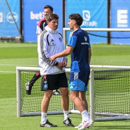Trainer Merlin Polzin Martin Adeline ( HSV ) Deutschland , Hamburg , Trainingsgelände am Volkspark Fussball , 1. Bundesliga , Training des HSV *** Coach Merlin Polzin Martin Adeline, HSV Germany, Hamburg, Volkspark Soccer Training Facility, Bundesliga 1, HSV Training