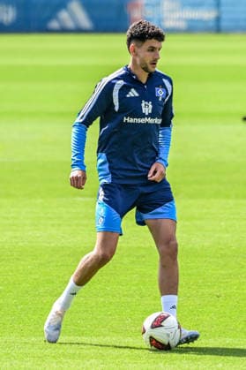 Daniel Elfadli ( HSV ) am Ball Deutschland , Hamburg , Trainingsgelände am Volkspark Fussball , 1. Bundesliga , Training des HSV *** Daniel Elfadli, HSV in Action: Germany, Hamburg, Volkspark Soccer Training Facility, Bundesliga 1, HSV Training
