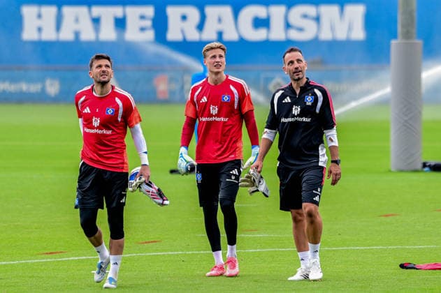Heuer Fernandes Daniel Sander Tangvik Sven Höh Torwarttrainer ( HSV ) Deutschland , Hamburg , Trainingsgelände am Volkspark Fussball , 1. Bundesliga , Training des HSV *** Heuer, Fernandes, Daniel, Sander, Tangvik, Sven, Höh, Goalkeeper Coach, HSV, Germany, Hamburg, Volkspark Soccer Training Facility, Bundesliga 1, HSV Training