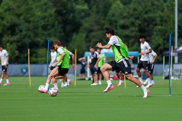 CHARLOTTE, NORTH CAROLINA - JULY 27, 2026: Heung-min Son of the MLS, Fussball Herren, USA All-Stars dribbles the ball during the 2026 MLS All-Star training at the Atrium Health Performance Park in Charlotte, North Carolina. (Photo by Dennis Rojas Di Sports Photo Agency) Charlotte Atrium Health Performance Park North Carolina Copyright: xDennisxRojasx
