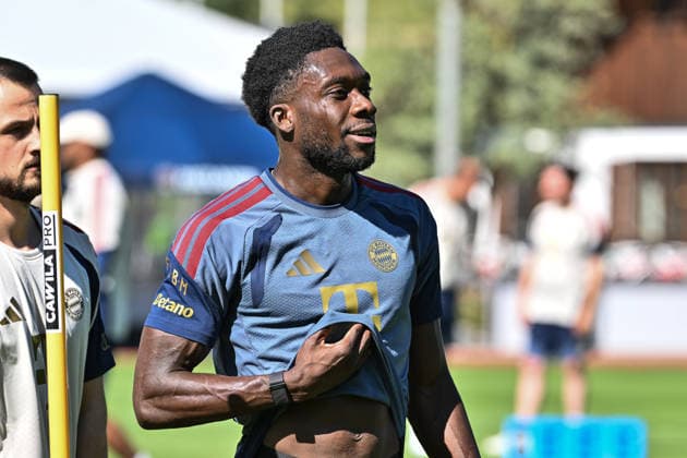 Training FC Bayern Muenchen, 28.07.2026 ROTTACH-EGERN, GERMANY - 28. JULY: im Bild Alphonso DAVIES (FC Bayern Munich 19) während der Trainingseinheit am Tengernsee *** FC Bayern Munich Training, July 28, 2026, Rottach-Egern, Germany. Pictured: Alphonso Davies (No. 19) of FC Bayern Munich during the training session at Lake Tengernsee. Copyright: xBEAUTIFULxSPORTS Goldbergx