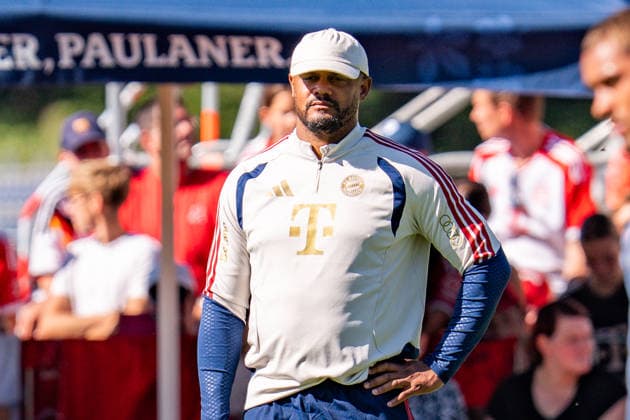 Trainingslager, FC Bayern München am 28.07.2026 in Rottach-Egern Vincent Kompany beobachtet das Training *** Training camp, FC Bayern Munich on July 28, 2026, in Rottach-Egern: Vincent Kompany watches the training session Copyright: xBahhoxKarax