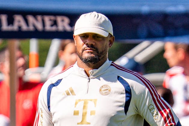 Trainingslager, FC Bayern München am 28.07.2026 in Rottach-Egern Vincent Kompany beobachtet das Training *** Training camp, FC Bayern Munich on July 28, 2026, in Rottach-Egern: Vincent Kompany watches the training session Copyright: xBahhoxKarax