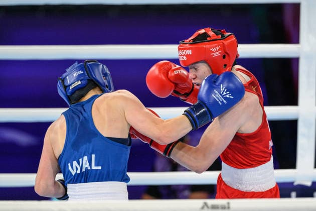 July 28, 2026, Glasgow, Scotland: Lauren MACKIE of England Bets Helen Jones from Wales (blue) Glasgow Commonwealth Games at Tollcross International swimming Centre Glasgow, Scotland on Tuesday 28th July 2026. Glasgow Scotland - ZUMAr144 20260728_zap_r144_016 Copyright: xJaynexRussellx