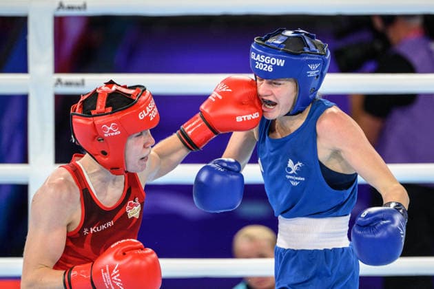 July 28, 2026, Glasgow, Scotland: Lauren MACKIE of England Bets Helen Jones from Wales (blue) Glasgow Commonwealth Games at Tollcross International swimming Centre Glasgow, Scotland on Tuesday 28th July 2026. Glasgow Scotland - ZUMAr144 20260728_zap_r144_039 Copyright: xJaynexRussellx
