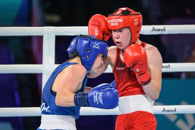 July 28, 2026, Glasgow, Scotland: Lauren MACKIE of England Bets Helen Jones from Wales (blue) Glasgow Commonwealth Games at Tollcross International swimming Centre Glasgow, Scotland on Tuesday 28th July 2026. Glasgow Scotland - ZUMAr144 20260728_zap_r144_040 Copyright: xJaynexRussellx
