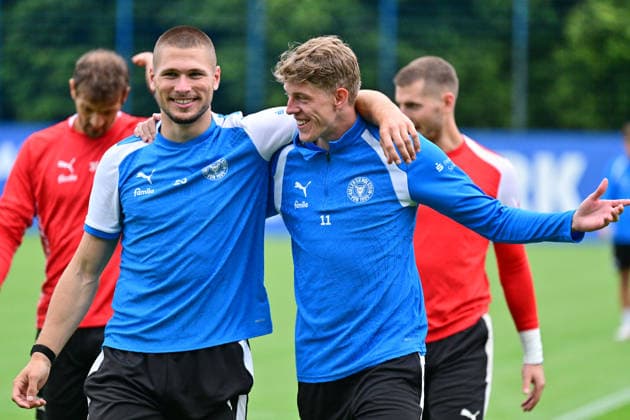 28.07.2026, Fußball, Herren, 2.BL, Saison 2026 2027, Training Holstein Kiel Marcus Müller (li.) mit Alexander Bernhardsson Kiel, Projensdorf Projensdorf, Trainigsplatz Schleswig-Holstein Deutschland *** July 28, 2026, Soccer, Men s, 2nd Division, 2026–2027 Season, Holstein Kiel Training: Marcus Müller (left) with Alexander Bernhardsson, Kiel, Projensdorf, Projensdorf, Training Ground, Schleswig-Holstein, Germany