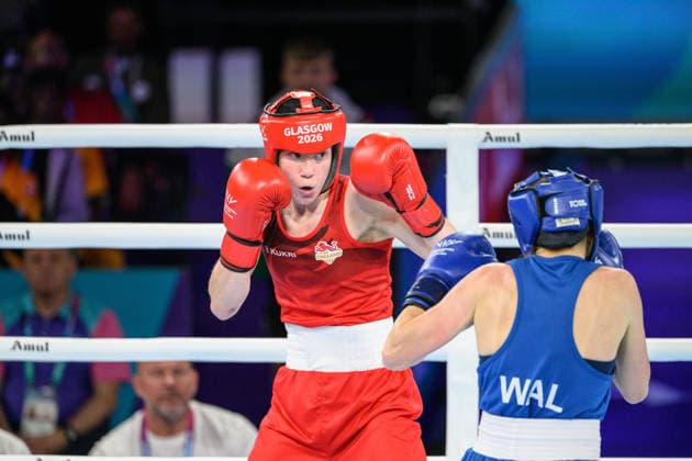 July 28, 2026, Glasgow, Scotland: Lauren MACKIE of England Bets Helen Jones from Wales (blue) Glasgow Commonwealth Games at Tollcross International swimming Centre Glasgow, Scotland on Tuesday 28th July 2026. Glasgow Scotland - ZUMAr144 20260728_zap_r144_043 Copyright: xJaynexRussellx