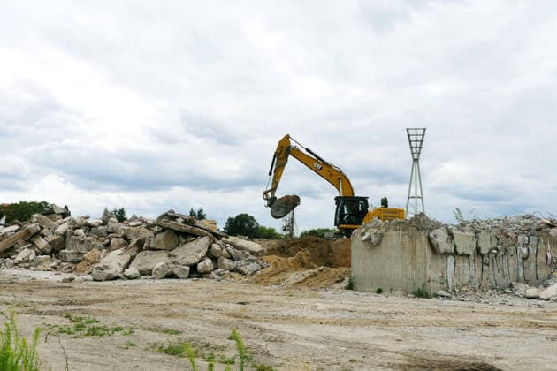 28.07.2026, Berlin - Deutschland. Blick auf Bauarbeiten und den Abriss des Friedrich-Ludwig-Jahn-Stadions. *** July 28, 2026, Berlin, Germany: A view of construction work and the demolition of the Friedrich Ludwig Jahn Stadium