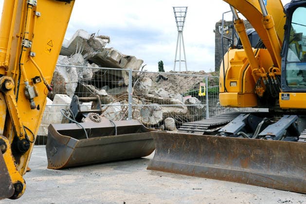 28.07.2026, Berlin - Deutschland. Blick auf Bauarbeiten und den Abriss des Friedrich-Ludwig-Jahn-Stadions. *** July 28, 2026, Berlin, Germany: A view of construction work and the demolition of the Friedrich Ludwig Jahn Stadium