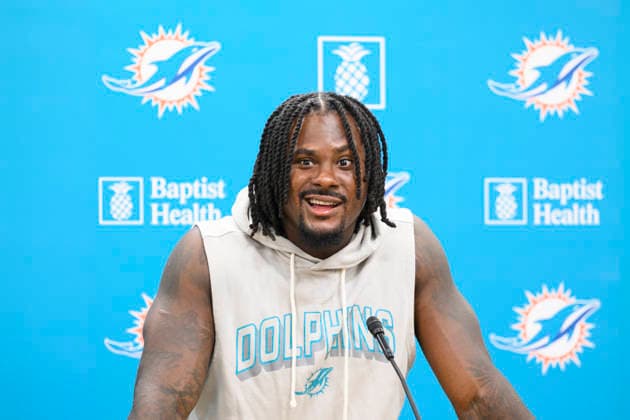 MIAMI GARDENS, FL - JULY 28: Miami Dolphins quarterback Malik Willis smiles as he speaks to the media during the Miami Dolphins Training Camp on August 28, 2026, at the Baptist Health Training Complex in Miami Gardens, FL. (Photo by Doug Murray Icon Sportswire) NFL, American Football Herren, USA JUL 28 Dolphins Training Camp EDITORIAL USE ONLY Icon79626072822