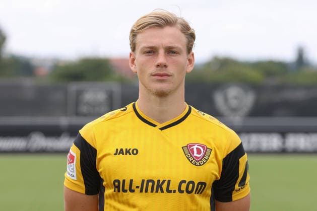 28.07.2026, xtgx, Fussball 2. Bundesliga, SG Dynamo Dresden Fototermin emspor, v.l. Jonas Oehmichen Porträttermin Dresden *** July 28, 2026, xtgx, Soccer 2. Bundesliga, SG Dynamo Dresden photo shoot for emspor, from left: Jonas Oehmichen portrait shoot in Dresden