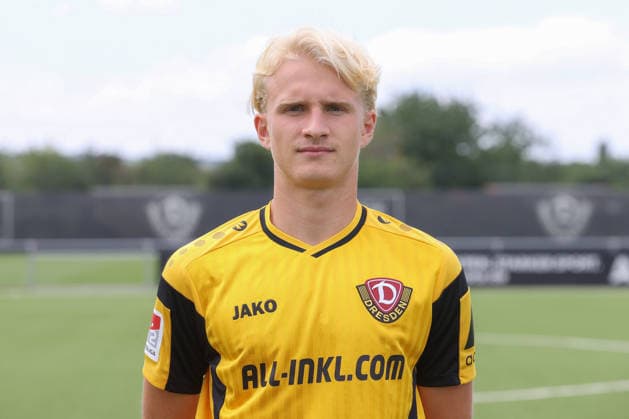 28.07.2026, xtgx, Fussball 2. Bundesliga, SG Dynamo Dresden Fototermin emspor, v.l. Quentin Enold Porträttermin Dresden *** July 28, 2026, xtgx, Soccer 2. Bundesliga, SG Dynamo Dresden Photo Shoot for emspor, from left: Quentin Enold Portrait Session in Dresden