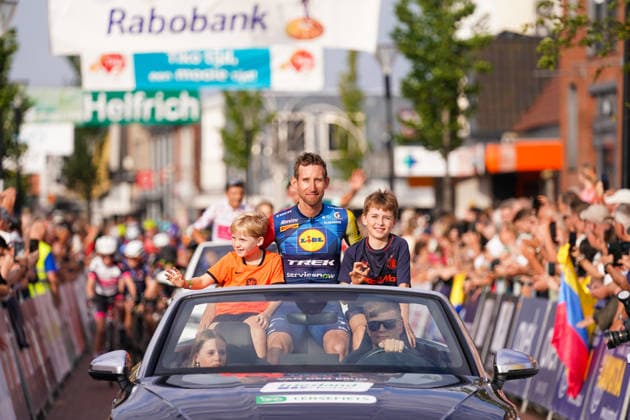 2026-07-28 Profronde Surhuisterveen 2026 SURHUISTERVEEN, NETHERLANDS - JULY 28: Bauke Mollema of Lidl Trek with his kids during the Profronde Surhuisterveen 2026 on July 28, 2026 in Surhuisterveen, Netherlands. Surhuisterveen Netherlands Content not available for redistribution in The Netherlands directly or indirectly through any third parties. Copyright: xAndrexWeeningx