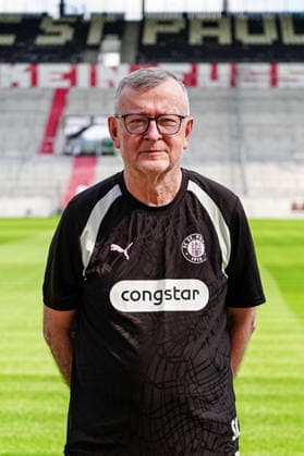 Siegmar Krahl (FC St. Pauli, Zeugwart) GER, FC St. Pauli, Fussball, 28.07.2026 GER, FC St. Pauli, Fussball, 28.07.2026 Hamburg *** Siegmar Krahl, FC St. Pauli, Equipment Manager, GER, FC St. Pauli, Soccer, Team Photo, July 28, 2026, GER, FC St. Pauli, Soccer, Team Photo, July 28, 2026, Hamburg Copyright: xEibner-Pressefoto MarcelxvonxFehrnx EP_MFN