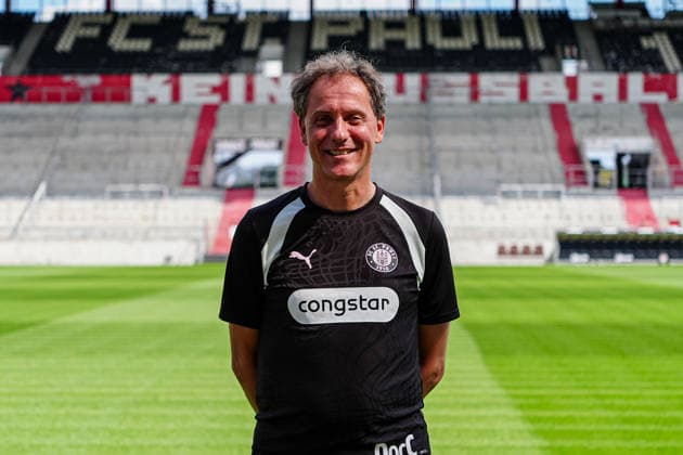 Dr. Volker Carrero (FC St. Pauli, Mannschaftsarzt) GER, FC St. Pauli, Fussball, 28.07.2026 GER, FC St. Pauli, Fussball, 28.07.2026 Hamburg *** Dr. Volker Carrero, FC St. Pauli, Team Doctor, GER; FC St. Pauli, Soccer, Team Photo, July 28, 2026, GER; FC St. Pauli, Soccer, Team Photo, July 28, 2026, Hamburg Copyright: xEibner-Pressefoto MarcelxvonxFehrnx EP_MFN
