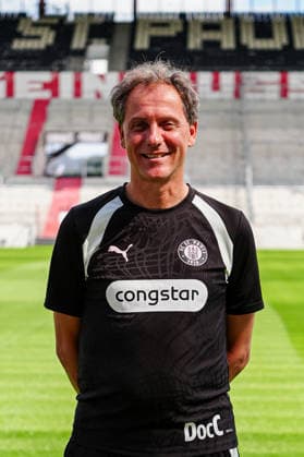 Dr. Volker Carrero (FC St. Pauli, Mannschaftsarzt) GER, FC St. Pauli, Fussball, 28.07.2026 GER, FC St. Pauli, Fussball, 28.07.2026 Hamburg *** Dr. Volker Carrero, FC St. Pauli, Team Doctor, GER; FC St. Pauli, Soccer, Team Photo, July 28, 2026, GER; FC St. Pauli, Soccer, Team Photo, July 28, 2026, Hamburg Copyright: xEibner-Pressefoto MarcelxvonxFehrnx EP_MFN