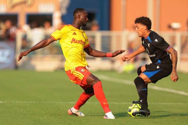 Como, Italy, 28th July 2026. Abdallah Sima of Racing Club de Lens challenges Charlie Walker-Smith of Crystal Palace FC during the Crystal Palace vs Racing Club de Lens Pre Season Friendly match at Stadio Giuseppe Sinigaglia, Como. Picture credit should read: Jonathan Moscrop Sportimage EDITORIAL USE ONLY. No use with unauthorised audio, video, data, fixture lists, club league logos or live services. Online in-match use limited to 120 images, no video emulation. No use in betting, games or single club league player publications. SPI_010_JM_PALACE_LENS SPI-4866-0008