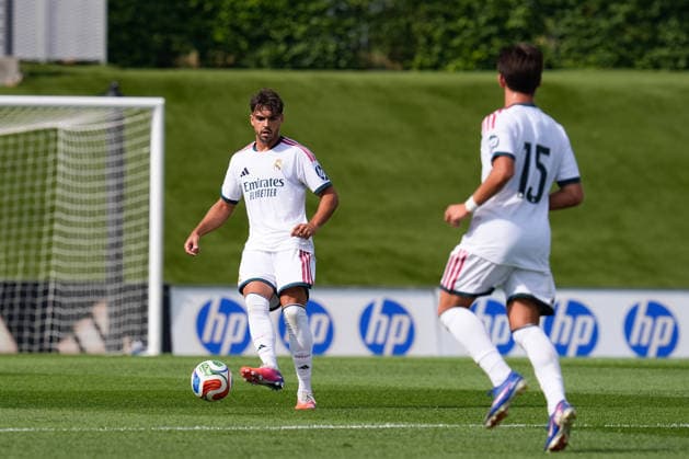 July 28, 2026, Valdebebas, Madrid, Spain: Raul Asencio of Real Madrid CF passes the ball during the Real Madrid training session held in collaboration with CD Leganes at Alfredo Di Stefano stadium on July 28, 2026, in Valdebebas, Madrid, Spain. Valdebebas Spain - ZUMAa181 20260728_zaa_a181_007 Copyright: xDennisxAgyemanx