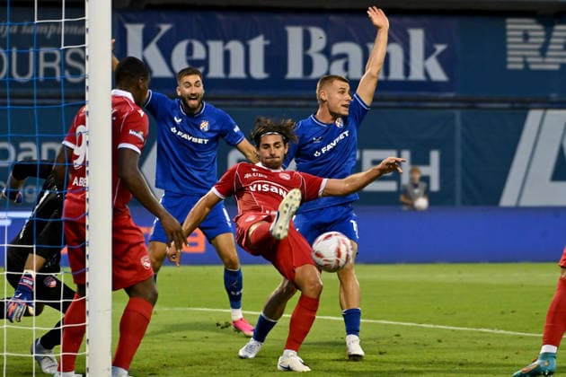 ZAGREB; CROATIA - JULY 28: Jan Bamert of Thun (2R) in action against Gabriel Vidovic of Dinamo Zagreb (R) during the UEFA Champions League QR-2 second match between Dinamo Zagreb (CRO) and Thun (SUI) at Stadion Maksimir, Zagreb on July 28, 2026 in Zagreb, Croatia. (Photo by Igor Kupljenik Sports Press Photo).  Copyright: xIgorxKupljenikx xSPPx Sportspressphoto_SPR198049
