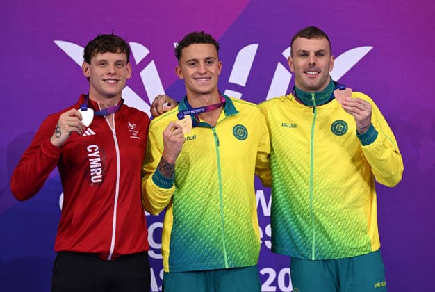 COM26 BOXING, Silver medalist Matt Richards of Wales ,Gold medalist Flynn Southam of Australia, and Bronze medalist Kyle Chalmers of Australia pose for a photo during the Mens 100m Freestyle medal ceremony at the Glasgow 2026 Commonwealth Games at the Tollcross International Swimming Centre in Glasgow, Scotland, Tuesday, July 28, 2026. ( NO ARCHIVING, EDITORIAL USE ONLY Glasgow Scotland United Kingdom  Copyright: xLUKASxCOCHx 20260729143813214614
