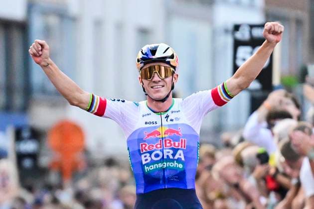 Na-Tourcriterium Roeselare - 28 07 2026 ROESELARE, BELGIUM - JULY 28 : Evenepoel Remco (BEL) of Red Bull BORA Hansgrohe celebrating his victory during the post Tour de France criterium of Roeselare on July 28, 2026 in Roeselare, Belgium, 28 07 2026 Roeselare Belgium  Copyright: xJanxDexMeuleneirx