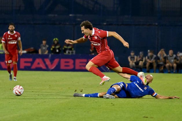 ZAGREB; CROATIA - JULY 28: Josip Misic of Dinamo Zagreb (R) in action against Valmir Matoshi of Thun (L) during the UEFA Champions League QR-2 second match between Dinamo Zagreb (CRO) and Thun (SUI) at Stadion Maksimir, Zagreb on July 28, 2026 in Zagreb, Croatia. (Photo by Igor Kupljenik Sports Press Photo).  Copyright: xIgorxKupljenikx xSPPx Sportspressphoto_SPR198056