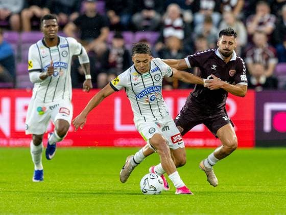 Jürgen Heil, of SK Sturm Graz and Claudio Braga of Heart of Midlothian compete for possession of the ball during the Hearts v Sturm Graz second leg of their Champions League second qualifying round at Tynecastle Stadium on Tuesday 28th July 2026 Heart of Midlothian v Sturm Graz, UEFA Champions League, 2nd Qualifying Round, 2nd Leg, Football, Tynecastle Park, Edinburgh, Scotland, UK - 28 Jul 2026Edinburgh Tynecastle Park Scotland United Kingdom  Copyright: xAlanxRennie Shutterstockx 17015998bf