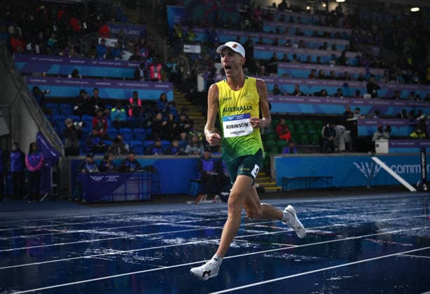 COM26 ATHLETICS, Ky Robinson of Australia celebrates winning the Men s 10,000 Meters Final during the Glasgow 2026 Commonwealth Games at Scotstoun Stadium in Glasgow, Scotland, Tuesday, July 28, 2026. ( NO ARCHIVING, EDITORIAL USE ONLY Glasgow United Kingdom  Copyright: xJOELxCARRETTx 20260729126882290561