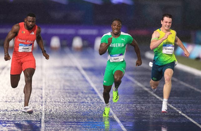 COM26 ATHLETICS, Emmanuel Eseme of Cameroon (L) wins the Mens 100m Final ahead of Lachlan Kennedy of Australia (R) during the Glasgow 2026 Commonwealth Games at Scotstoun Stadium in Glasgow, Scotland, Tuesday, July 28, 2026. ( NO ARCHIVING, EDITORIAL USE ONLY, AUSTRALIA ONLY Glasgow Scotland United Kingdom  Copyright: xSimonxStacpoolex 20260729154864293550