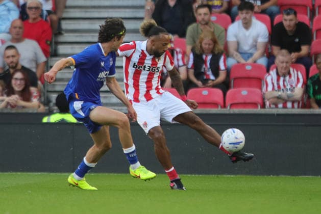Stoke City v Everton, Pre-Season Friendly Sorba Thomas of Stoke City clears during the Pre-Season Friendly match between Stoke City and Everton at the Bet365 Stadium, Stoke-on-Trent, UK on 28 July 2026. Stoke-on-Trent Bet365 Stadium Staffordshire UK Editorial use only , Copyright: xAlunxRobertsx PSI-24601-0038