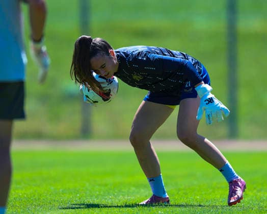 28.07.2026, SUI, Fussball, Frauen, Testspiel, Saison 2026 2027, FC Zürich vs. SC Freiburg Riana Gmür (21, FC Zürich) beim Aufwärmen Foto: Urs Ottiger IMAGO Kerenzerberg Sportzentrum Kerenzerberg Zürich Switzerland *** July 28, 2026, SUI, Soccer, Women s, Friendly Match, 2026–2027 Season, FC Zurich vs. SC Freiburg, Riana Gmür, 21, FC Zurich warming up. Photo by Urs Ottiger, IMAGO, Kerenzerberg Sports Center, Kerenzerberg, Zurich, Switzerland