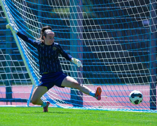 28.07.2026, SUI, Fussball, Frauen, Testspiel, Saison 2026 2027, FC Zürich vs. SC Freiburg Riana Gmür (21, FC Zürich) beim Aufwärmen Foto: Urs Ottiger IMAGO Kerenzerberg Sportzentrum Kerenzerberg Zürich Switzerland *** July 28, 2026, SUI, Soccer, Women s, Friendly Match, 2026–2027 Season, FC Zurich vs. SC Freiburg, Riana Gmür, 21, FC Zurich warming up. Photo by Urs Ottiger, IMAGO, Kerenzerberg Sports Center, Kerenzerberg, Zurich, Switzerland