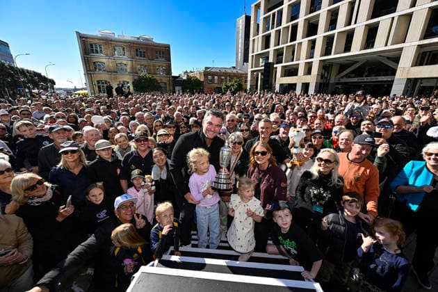 Ryan Fox and the Claret Jug trophy poses with the crowd and fans at the Public welcome home celebration for New Zealand golfer Ryan Fox on bringing the Claret Jug home after his historic Open Championship win. Takutai Square, Auckland, New Zealand on Tuesday 28 July 2026. Photo: Alan Lee Auckland New Zealand Copyright: xAlanxLeex xPhotosportx