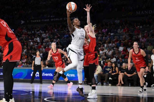 Basketball, Frauen, WNBA, Las Vegas Aces - Portland Fire July 28, 2026, Las Vegas, Nevada, USA: GRAY 12 lay up the ball during WNBA, Basketball Damen, USA Regular Season at the Michelob Ultra Arena in Las Vegas. WNBA 2026: Las Vegas Aces Leading Over Porland Fire 53-37 In The Half Time  - ZUMAo117 20260728_zsp_o117_005 Copyright: xMikaelxOnax