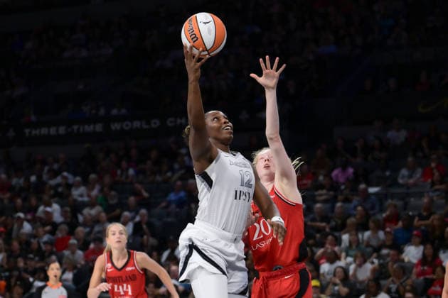 Basketball, Frauen, WNBA, Las Vegas Aces - Portland Fire July 28, 2026, Las Vegas, Nevada, USA: GRAY 12 lay up the ball during WNBA, Basketball Damen, USA Regular Season at the Michelob Ultra Arena in Las Vegas. WNBA 2026: Las Vegas Aces Leading Over Porland Fire 53-37 In The Half Time  - ZUMAo117 20260728_zsp_o117_007 Copyright: xMikaelxOnax