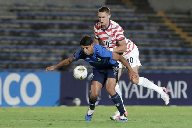 Concacaf U-20 Championship: El Salvador vs. United States Luis Tobar (L) of El Salvador vies for the ball with Christopher Cupps of the United States celebrates a goal during a Concacaf U-20 Championship match between El Salvador and the United States at Estadio Universitario in Puebla, Mexico, 28 July 2026. Puebla Mexico  Copyright: xHildaxRíosx