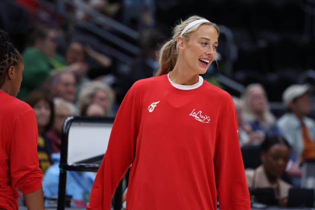 July 28, 2026, Seattle, Washington, USA: Indiana Fever guard SOPHIE CUNNINGHAM (8) warms-up prior to the WNBA, Basketball Damen, USA match between the Seattle Storm and Indiana Fever at Climate Pledge Arena in Seattle. WNBA 2026: Indiana 105:95 Seattle  - ZUMAd218 20260728_zsp_d218_008 Copyright: xRichardxDizonx