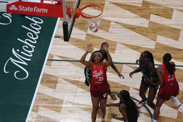July 28, 2026, Seattle, Washington, USA: Indiana Fever forward MONIQUE BILLINGS (25) looks to the rim in the first quarter of the WNBA, Basketball Damen, USA match between the Seattle Storm and Indiana Fever at Climate Pledge Arena in Seattle. WNBA 2026: Indiana 105:95 Seattle  - ZUMAd218 20260728_zsp_d218_015 Copyright: xRichardxDizonx