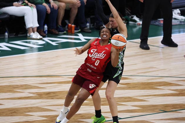 July 28, 2026, Seattle, Washington, USA: Indiana Fever guard KELSEY MITCHELL (0) controls the ball while defended by Seattle Storm guard JADE MELBOURNE (5) in the first quarter of the WNBA, Basketball Damen, USA match between the Seattle Storm and Indiana Fever at Climate Pledge Arena in Seattle. Seattle USA - ZUMAd218 20260728_zsp_d218_022 Copyright: xRichardxDizonx