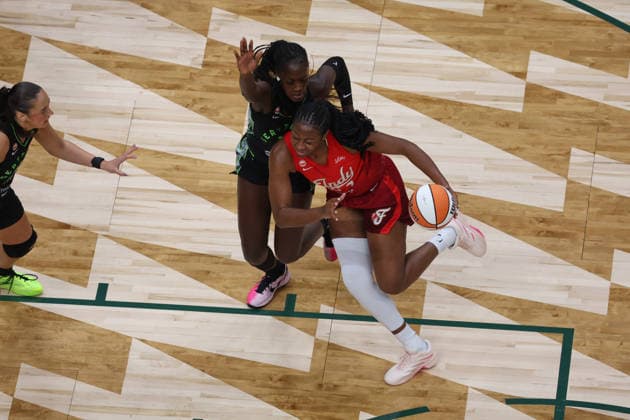 July 28, 2026, Seattle, Washington, USA: Indiana Fever center-forward ALIYAH BOSTON (7) drives to the rim in the first quarter of the WNBA, Basketball Damen, USA match between the Seattle Storm and Indiana Fever at Climate Pledge Arena in Seattle. WNBA 2026: Indiana 105:95 Seattle  - ZUMAd218 20260728_zsp_d218_021 Copyright: xRichardxDizonx
